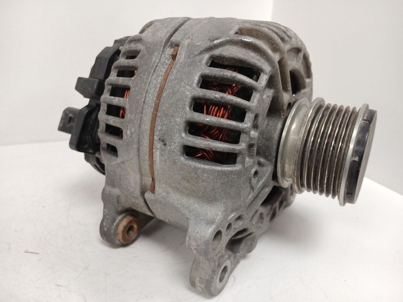 Recambio de alternador para seat leon (1p1) 2.0 tdi referencia OEM IAM 06F903023F 0124525091 