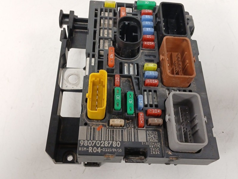 Recambio de caja reles / fusibles para peugeot partner tepee 1.6 hdi 90 referencia OEM IAM 9807028780  