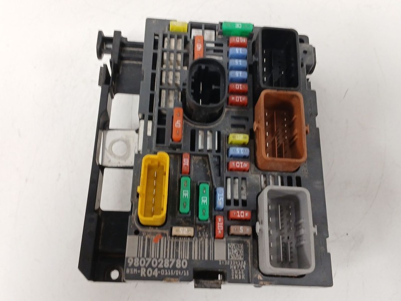 Recambio de caja reles / fusibles para peugeot partner tepee 1.6 hdi 90 referencia OEM IAM 9807028780  