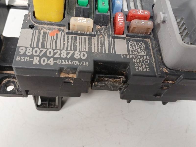 Recambio de caja reles / fusibles para peugeot partner tepee 1.6 hdi 90 referencia OEM IAM 9807028780  