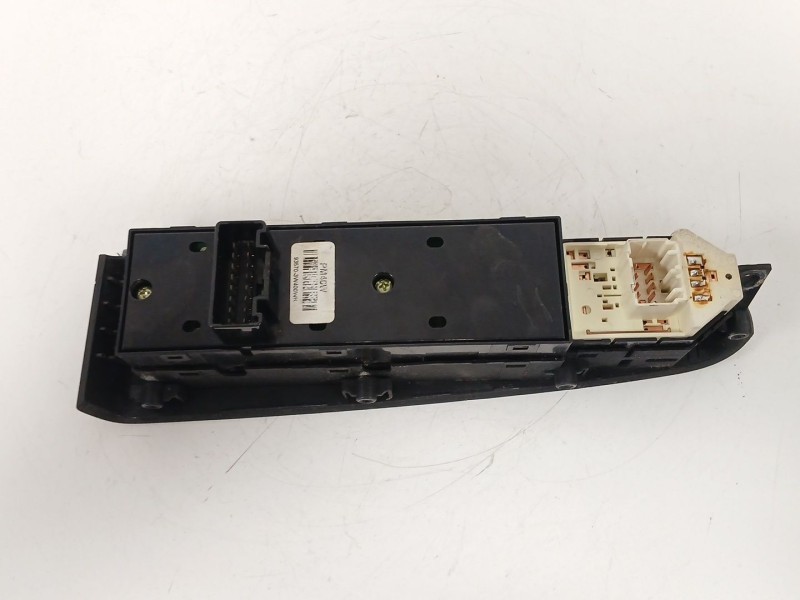 Recambio de mando elevalunas delantero izquierdo para kia sportage iii (sl) 1.7 crdi referencia OEM IAM 935703W400WK  