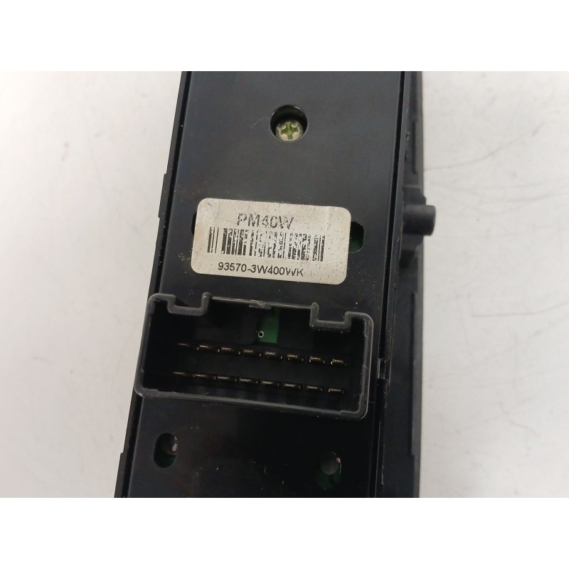 Recambio de mando elevalunas delantero izquierdo para kia sportage iii (sl) 1.7 crdi referencia OEM IAM 935703W400WK  