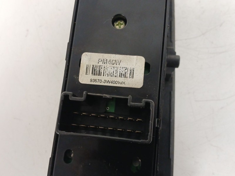 Recambio de mando elevalunas delantero izquierdo para kia sportage iii (sl) 1.7 crdi referencia OEM IAM 935703W400WK  