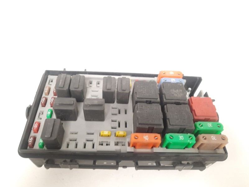 Recambio de caja reles / fusibles para opel corsa d cosmo referencia OEM IAM 13217394  