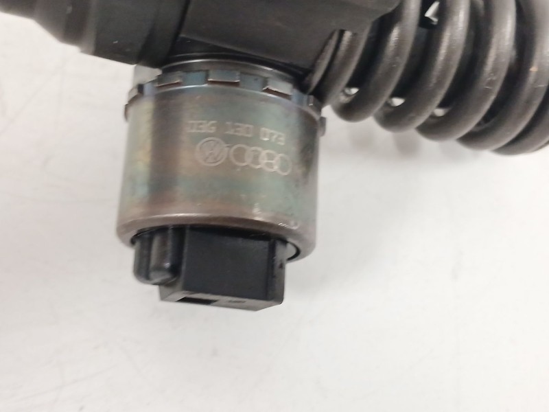 Recambio de inyector para volkswagen golf v (1k1) 2.0 tdi 16v referencia OEM IAM 03G130073G  