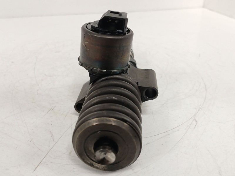 Recambio de inyector para volkswagen golf v (1k1) 2.0 tdi 16v referencia OEM IAM   