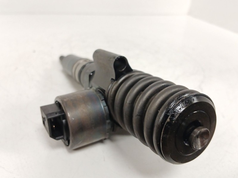 Recambio de inyector para volkswagen golf v (1k1) 2.0 tdi 16v referencia OEM IAM 03G130073  