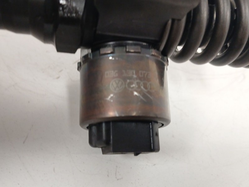Recambio de inyector para volkswagen golf v (1k1) 2.0 tdi 16v referencia OEM IAM 03G130073G  