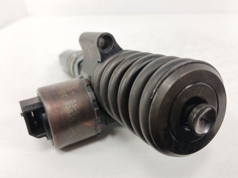 Recambio de inyector para volkswagen golf v (1k1) 2.0 tdi 16v referencia OEM IAM 03G130073G  