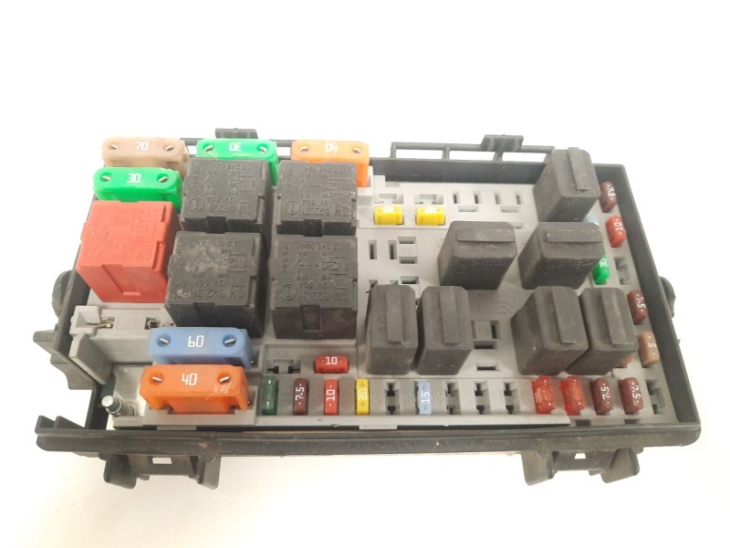 Recambio de caja reles / fusibles para opel corsa d cosmo referencia OEM IAM 13217394  
