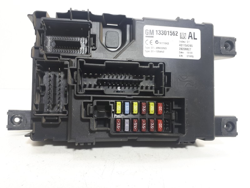 Recambio de caja reles / fusibles para opel corsa d catch me referencia OEM IAM 13301562 401154265 28206627