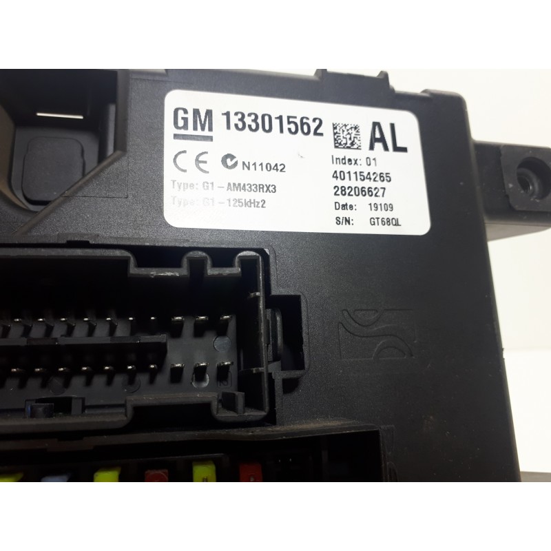 Recambio de caja reles / fusibles para opel corsa d catch me referencia OEM IAM 13301562 401154265 28206627