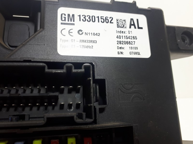 Recambio de caja reles / fusibles para opel corsa d catch me referencia OEM IAM 13301562 401154265 28206627