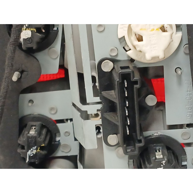 Recambio de piloto trasero izquierdo para mercedes-benz clase m (w164) ml 320 cdi 4-matic (164.122) referencia OEM IAM   