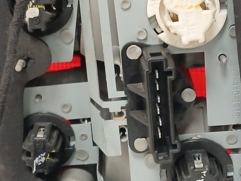 Recambio de piloto trasero izquierdo para mercedes-benz clase m (w164) ml 320 cdi 4-matic (164.122) referencia OEM IAM   