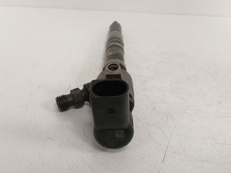 Recambio de inyector para seat ibiza iv st (6j8, 6p8) 1.6 tdi referencia OEM IAM 03L130277B  