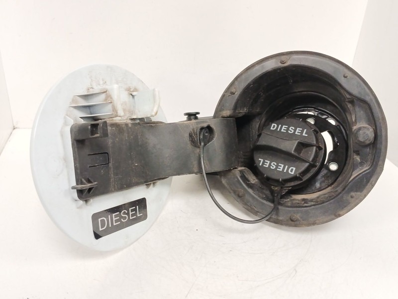 Recambio de tapa exterior combustible para kia cee´d (jd) 1.6 crdi 110 referencia OEM IAM   