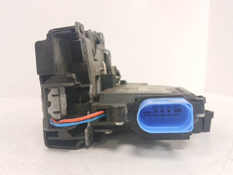 Recambio de cerradura puerta delantera derecha para skoda octavia ii (1z3) 1.6 tdi referencia OEM IAM   