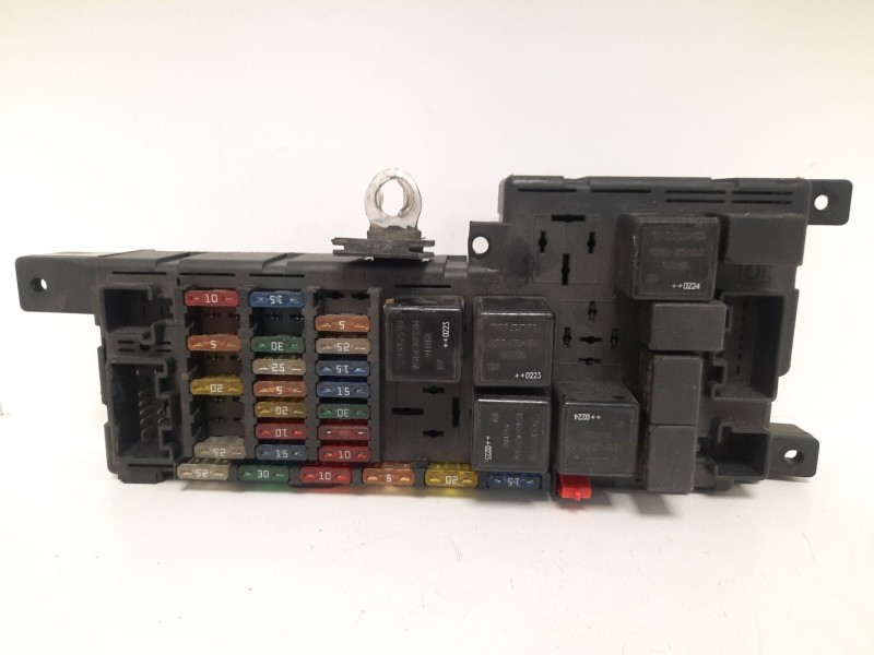 Recambio de caja reles / fusibles para volvo s80 berlina d5 momentum referencia OEM IAM 518787205 8678449 