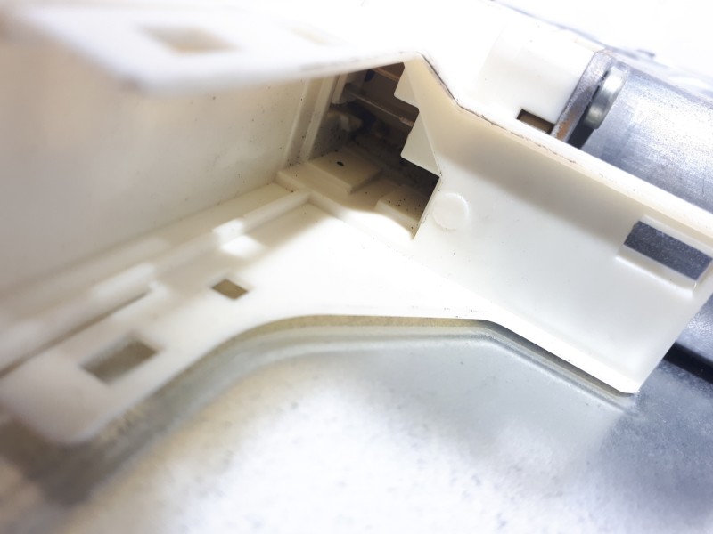 Recambio de elevalunas delantero derecho para ford focus berlina (cap) ambiente (d) referencia OEM IAM 984705204  