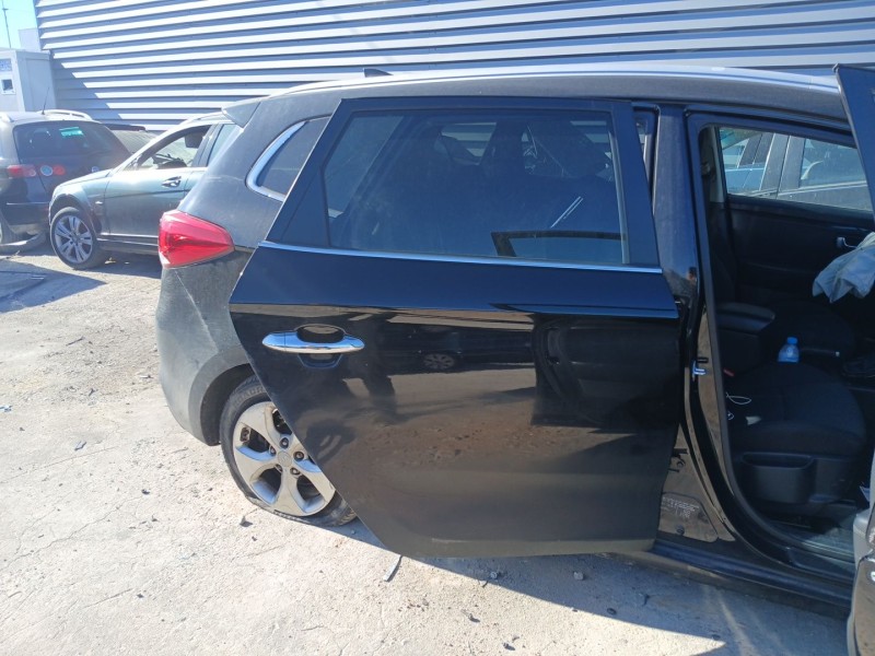 Recambio de puerta trasera derecha para kia carens iv 1.7 crdi referencia OEM IAM   