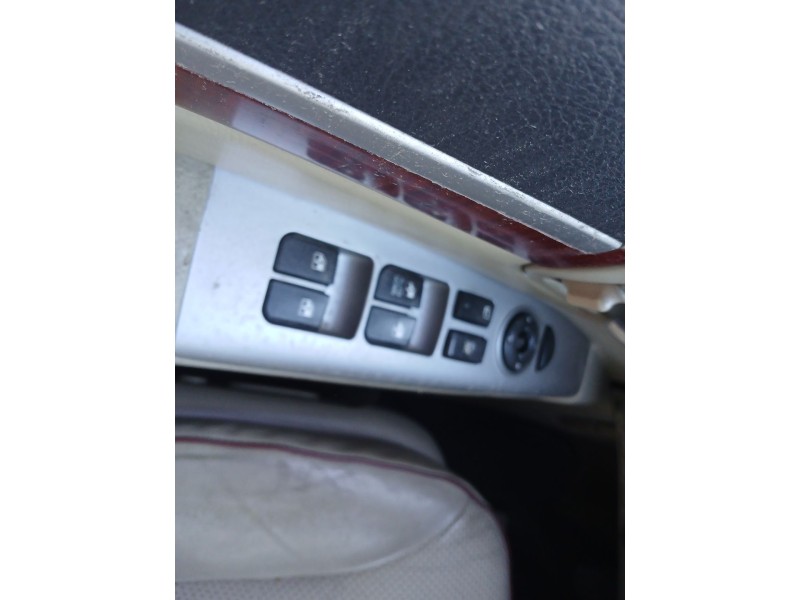 Recambio de mando elevalunas delantero izquierdo para hyundai santa fé ii (cm) 2.2 crdi 4x4 referencia OEM IAM   