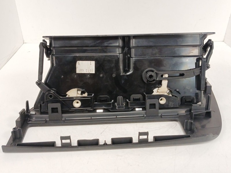 Recambio de rejilla aireadora para peugeot 5008 (0u_, 0e_) 2.0 hdi referencia OEM IAM 9686528077  