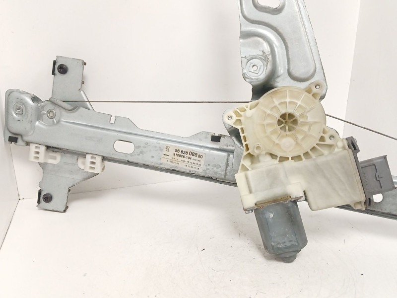 Recambio de elevalunas delantero derecho para peugeot 5008 (0u_, 0e_) 2.0 hdi referencia OEM IAM 9682808880 912250104 912026104