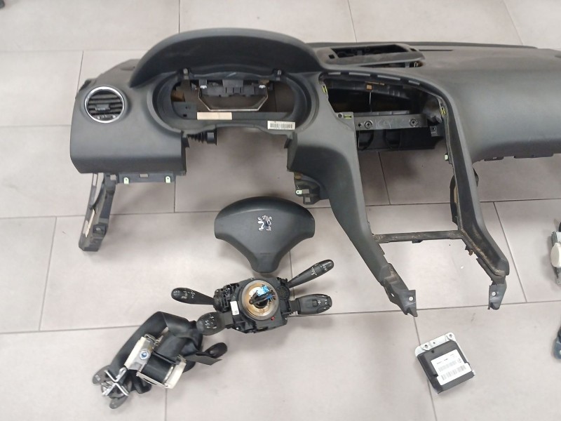 Recambio de kit airbag para peugeot 5008 (0u_, 0e_) 2.0 hdi referencia OEM IAM 9666775480  