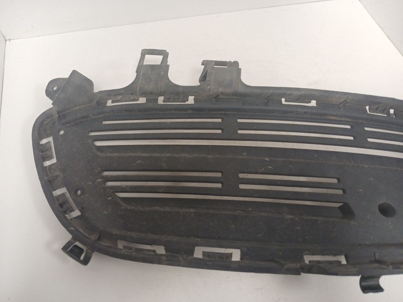 Recambio de rejilla paragolpes izquierda para mercedes-benz clase a (w176) a 180 cdi (176.000) referencia OEM IAM A1768851522  