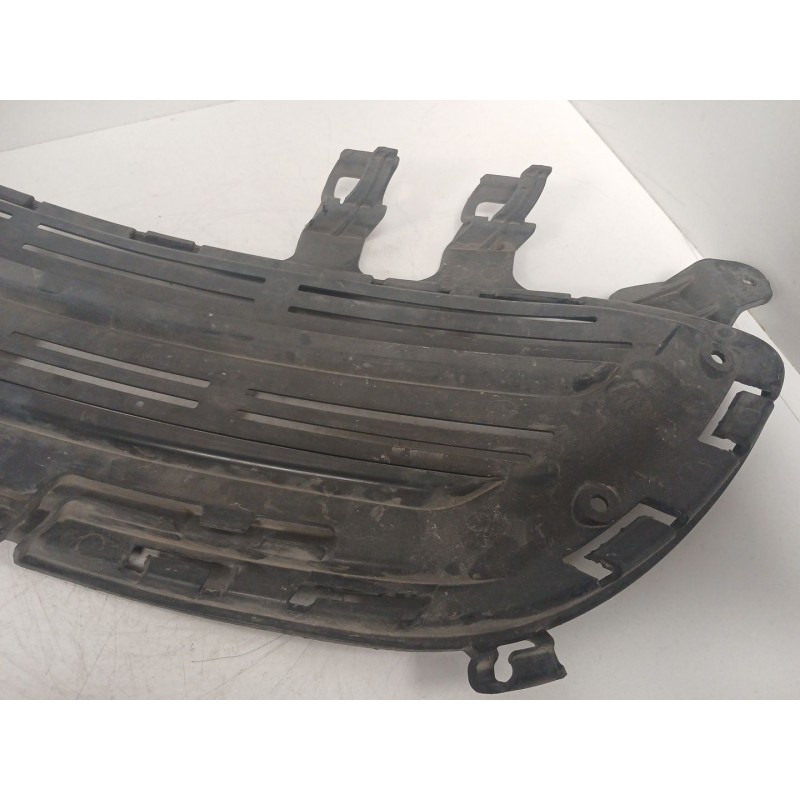 Recambio de rejilla paragolpes izquierda para mercedes-benz clase a (w176) a 180 cdi (176.000) referencia OEM IAM A1768851522  