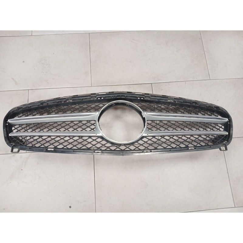 Recambio de rejilla paragolpes central para mercedes-benz clase a (w176) a 180 cdi (176.000) referencia OEM IAM A1768880260  