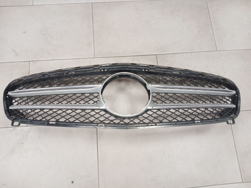 Recambio de rejilla paragolpes central para mercedes-benz clase a (w176) a 180 cdi (176.000) referencia OEM IAM A1768880260  