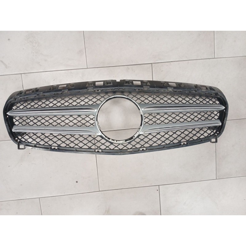 Recambio de rejilla paragolpes central para mercedes-benz clase a (w176) a 180 cdi (176.000) referencia OEM IAM A1768880260  