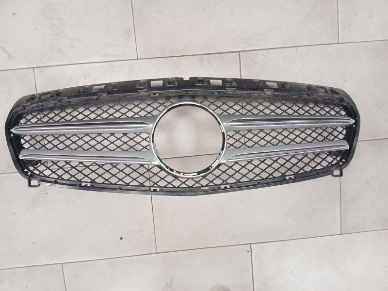 Recambio de rejilla paragolpes central para mercedes-benz clase a (w176) a 180 cdi (176.000) referencia OEM IAM A1768880260  