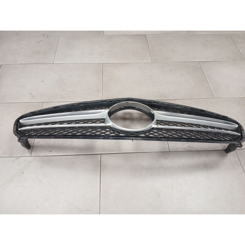 Recambio de rejilla paragolpes central para mercedes-benz clase a (w176) a 180 cdi (176.000) referencia OEM IAM A1768880260  