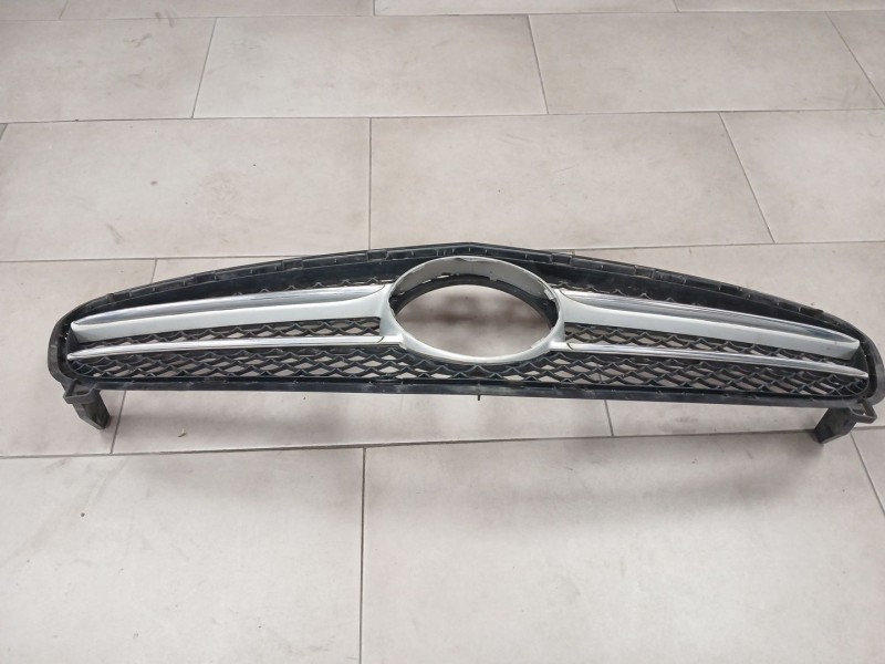 Recambio de rejilla paragolpes central para mercedes-benz clase a (w176) a 180 cdi (176.000) referencia OEM IAM A1768880260  