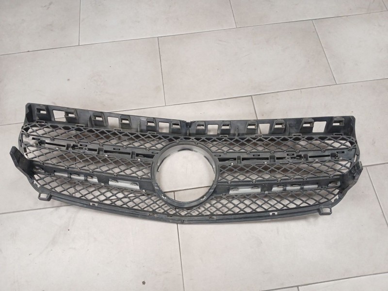 Recambio de rejilla paragolpes central para mercedes-benz clase a (w176) a 180 cdi (176.000) referencia OEM IAM A1768880260  