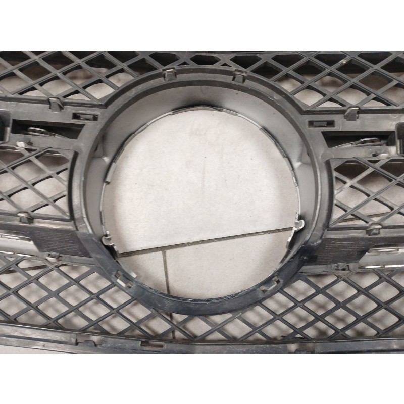 Recambio de rejilla paragolpes central para mercedes-benz clase a (w176) a 180 cdi (176.000) referencia OEM IAM A1768880260  