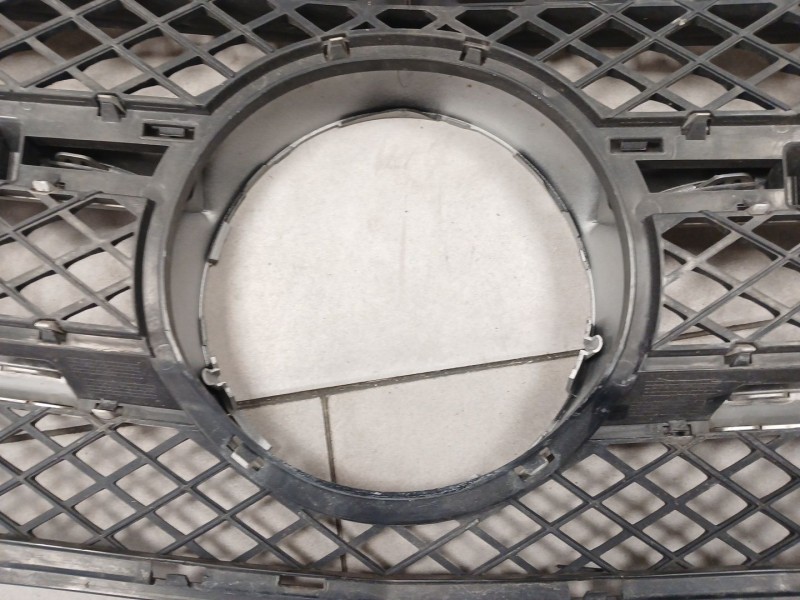 Recambio de rejilla paragolpes central para mercedes-benz clase a (w176) a 180 cdi (176.000) referencia OEM IAM A1768880260  