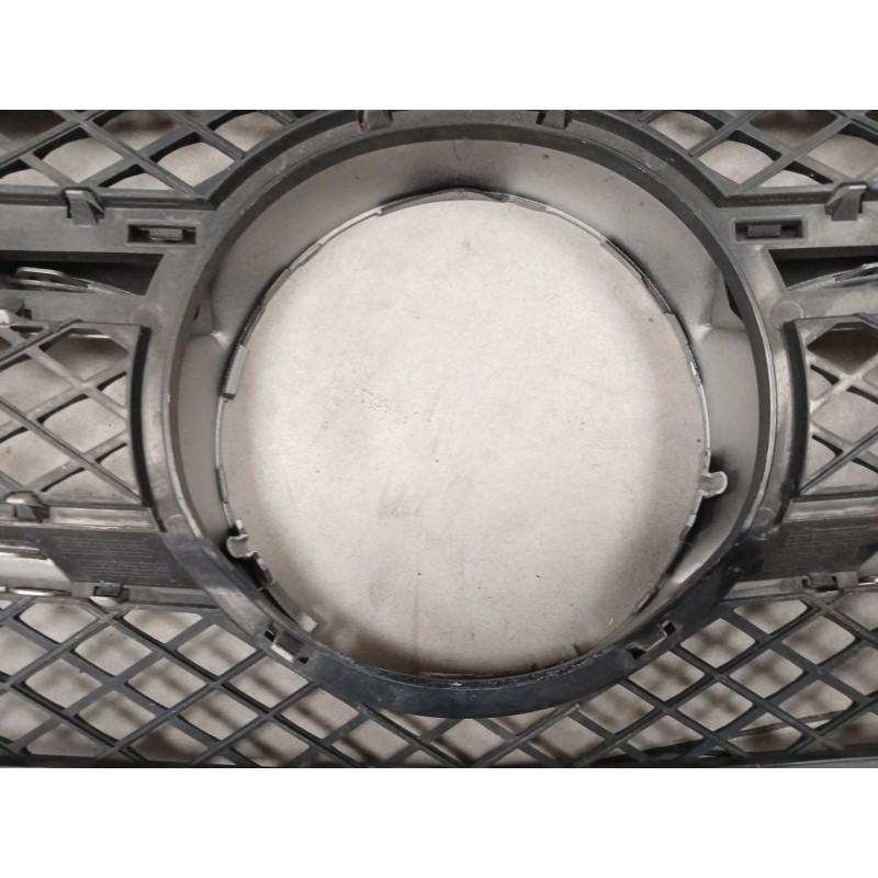 Recambio de rejilla paragolpes central para mercedes-benz clase a (w176) a 180 cdi (176.000) referencia OEM IAM A1768880260  