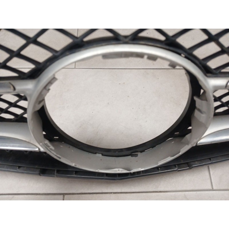 Recambio de rejilla paragolpes central para mercedes-benz clase a (w176) a 180 cdi (176.000) referencia OEM IAM A1768880260  