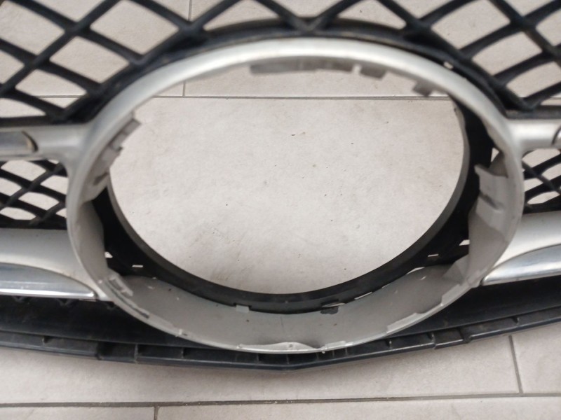 Recambio de rejilla paragolpes central para mercedes-benz clase a (w176) a 180 cdi (176.000) referencia OEM IAM A1768880260  