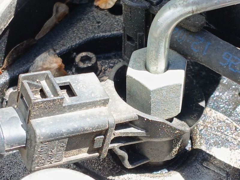 Recambio de inyector para volkswagen golf vi (5k1) 2.0 tdi referencia OEM IAM 03L130277  