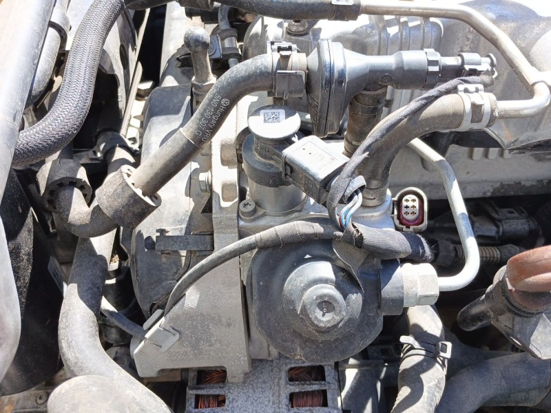 Recambio de bomba inyeccion para volkswagen golf vi (5k1) 2.0 tdi referencia OEM IAM 03L130755 0445010507 