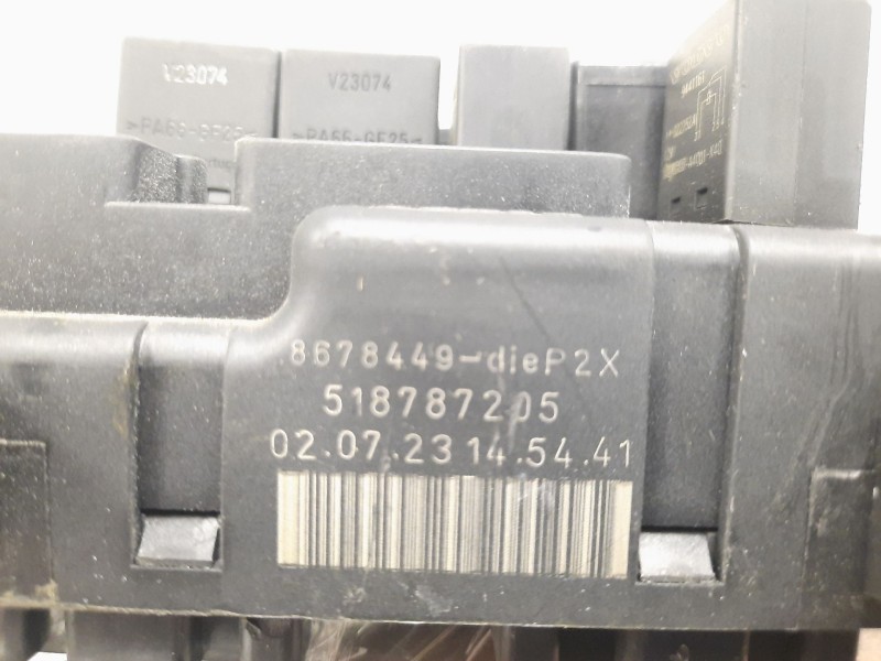 Recambio de caja reles / fusibles para volvo s80 berlina d5 momentum referencia OEM IAM 518787205 8678449 