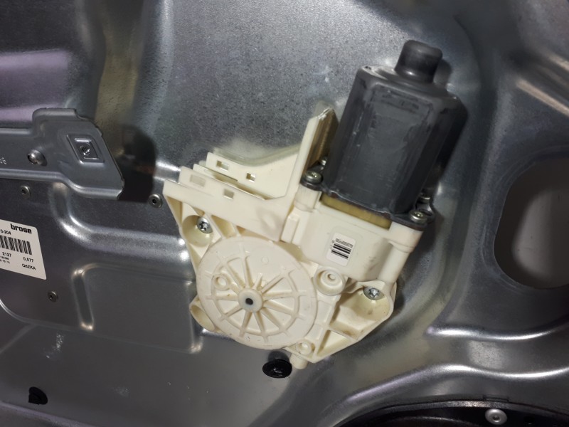 Recambio de elevalunas delantero izquierdo para ford focus berlina (cap) ambiente (d) referencia OEM IAM 984570204  