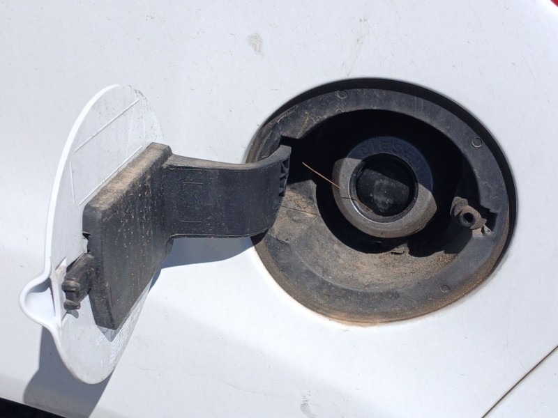 Recambio de tapa exterior combustible para ford fiesta vi (cb1, ccn) 1.5 tdci referencia OEM IAM   