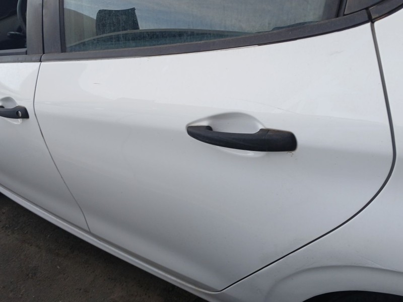 Recambio de puerta trasera izquierda para peugeot 208 i (ca_, cc_) 1.4 hdi referencia OEM IAM   