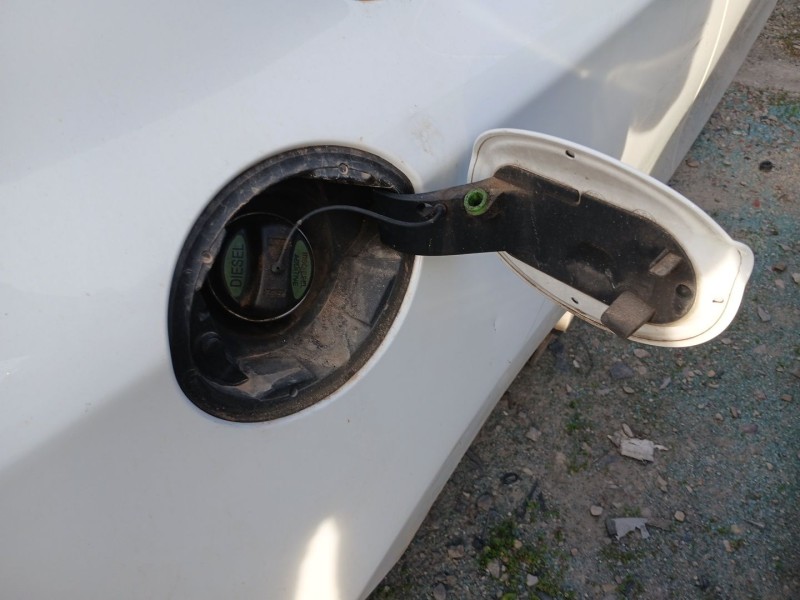 Recambio de tapa exterior combustible para bmw 1 (e81) 116 d referencia OEM IAM   